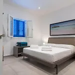 Dipintodiblu Charming House Bed & Breakfast 4*