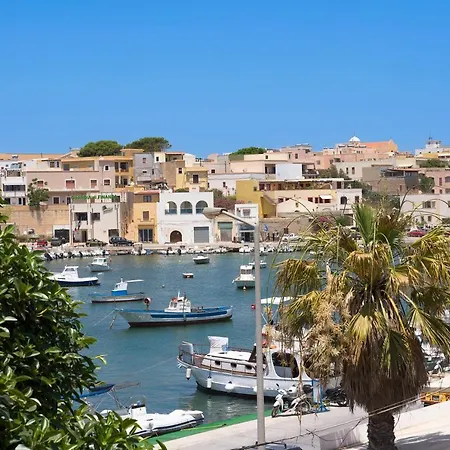 Bed and Breakfast Dipintodiblu Charming House Λαμπεντούζα