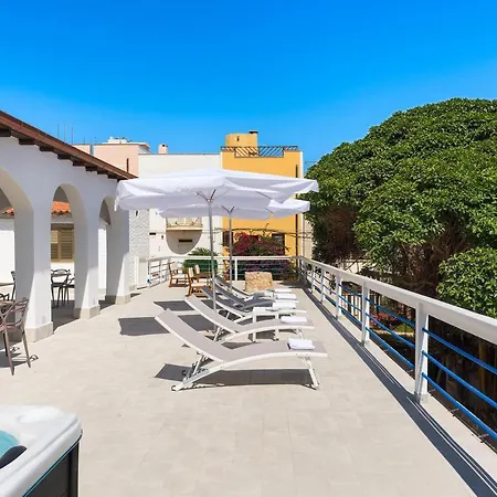 Dipintodiblu Charming House Bed and Breakfast 4*