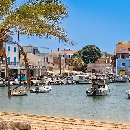 Bed and Breakfast Dipintodiblu Charming House Λαμπεντούζα