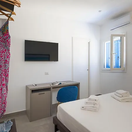 Dipintodiblu Charming House Bed and Breakfast