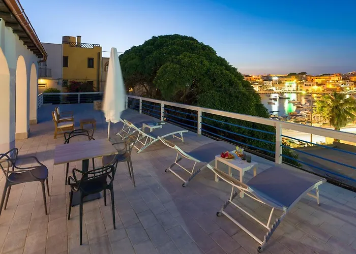 לינה וארוחת בוקר Dipintodiblu Charming House למפדוזה