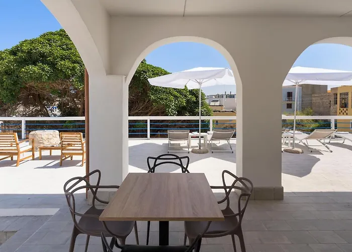 Dipintodiblu Charming House לינה וארוחת בוקר למפדוזה