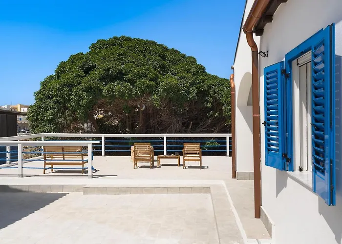 Dipintodiblu Charming House לינה וארוחת בוקר 4*